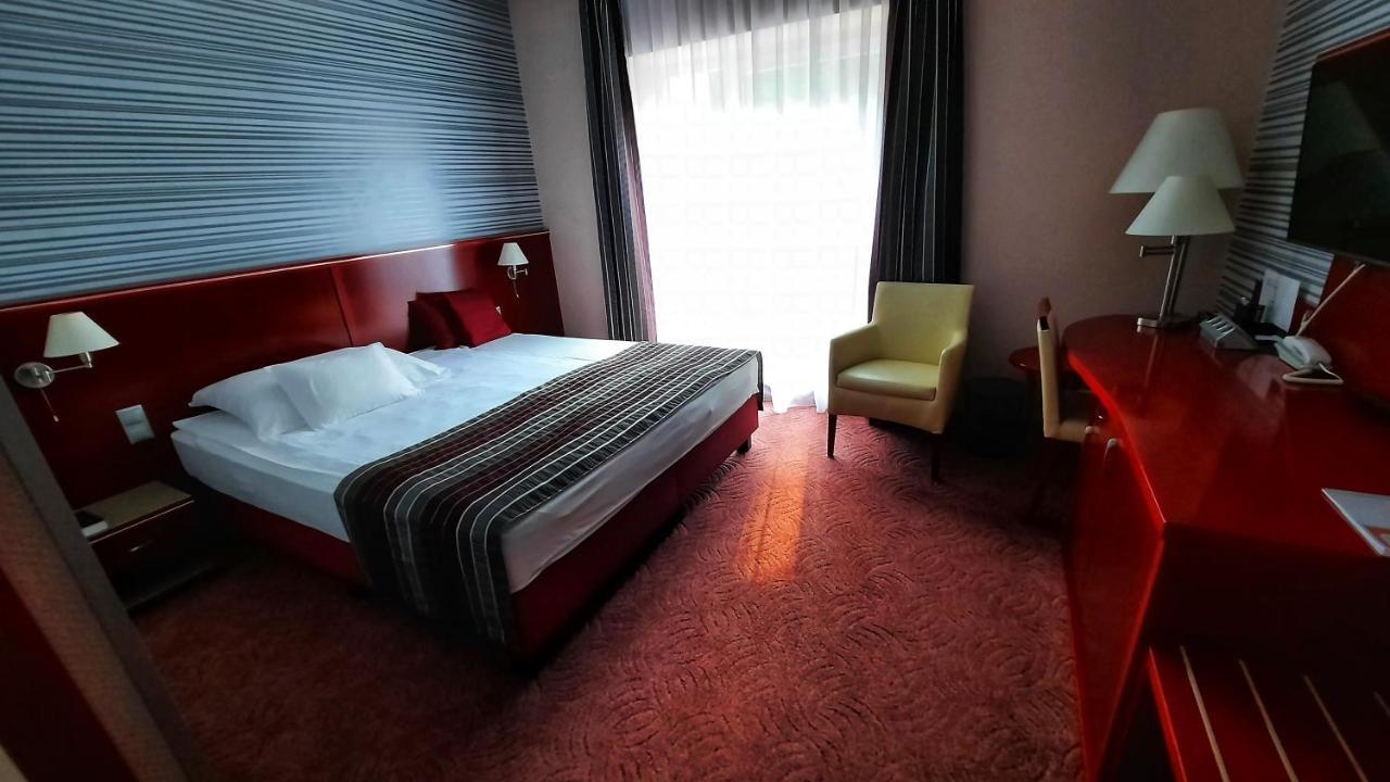 Veronika Hotel Tiszaújváros Kültér fotó